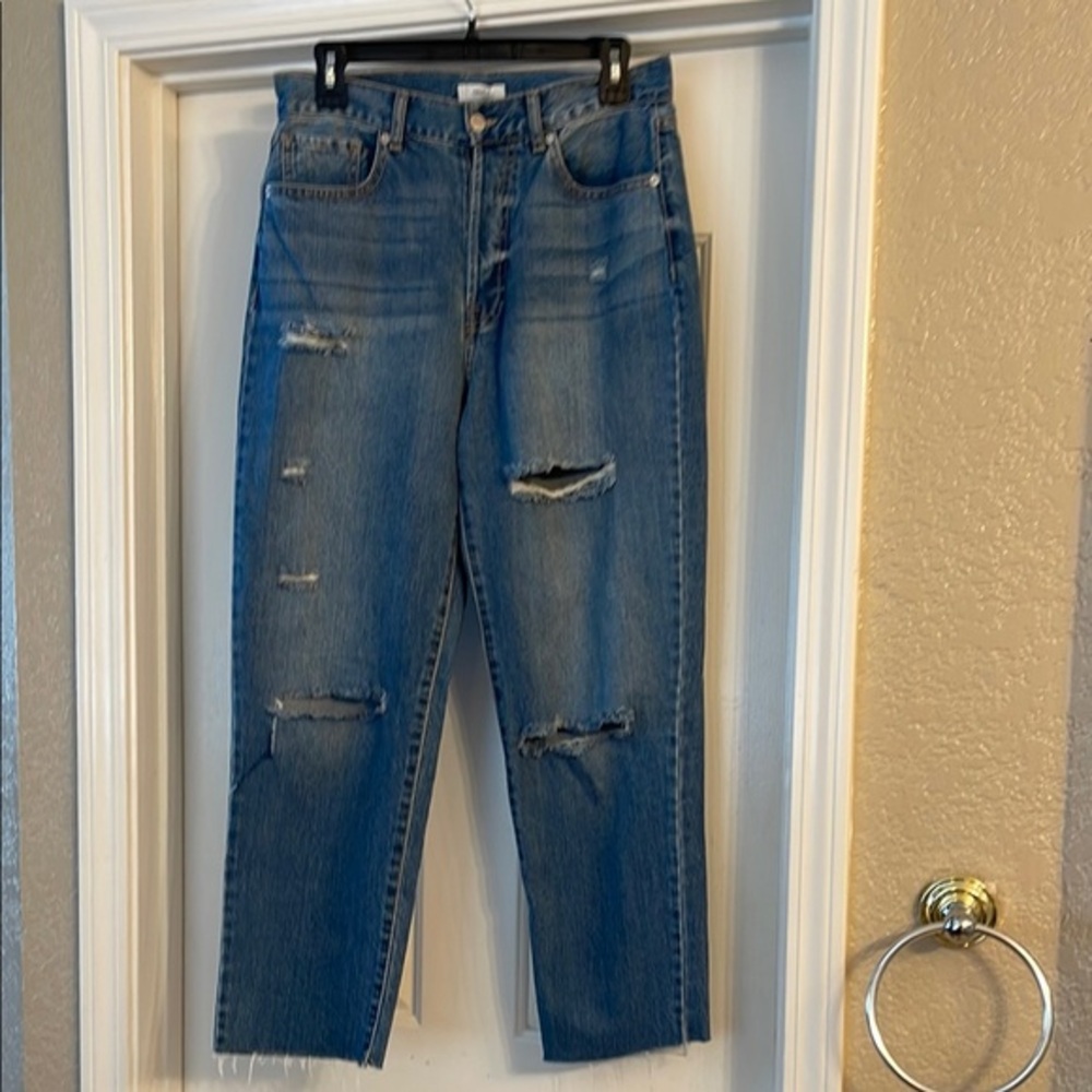 Forever 21 Blue Ankle Cropped Jeans with Distressed Details, size 29